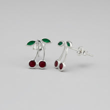 Charger l'image dans la galerie, Boucles d'oreilles clous cerise en argent sterling – Design minimaliste et ludique en argent sterling 925