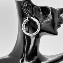 Cargar imagen en el visor de la galería, Pendientes de aro Tango - Aros tubulares gruesos de plata de ley .925