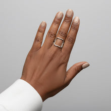 Load image into Gallery viewer, Rectángulo Ring – Geometric Rectangle Statement in .925 Sterling Silver
