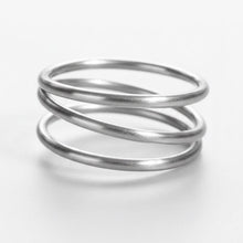 Cargar imagen en el visor de la galería, Anillo Tres Aros – Ilusión de Triple Banda en Plata Esterlina .925
